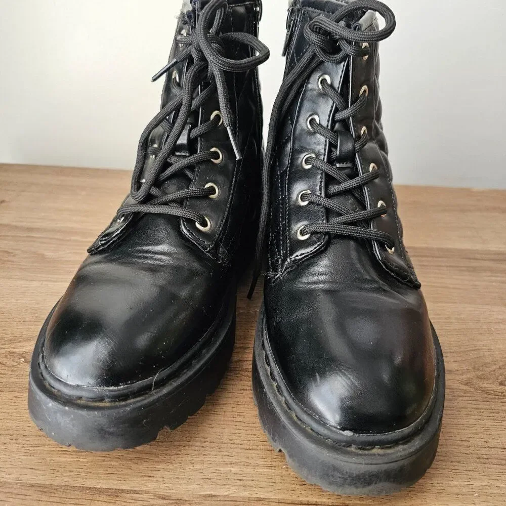 EUC STEVE MADDEN JROCKK PU UPPER BLACK QUILTED BOOTS SIZE 5 BIG KIDS (GIRLS)